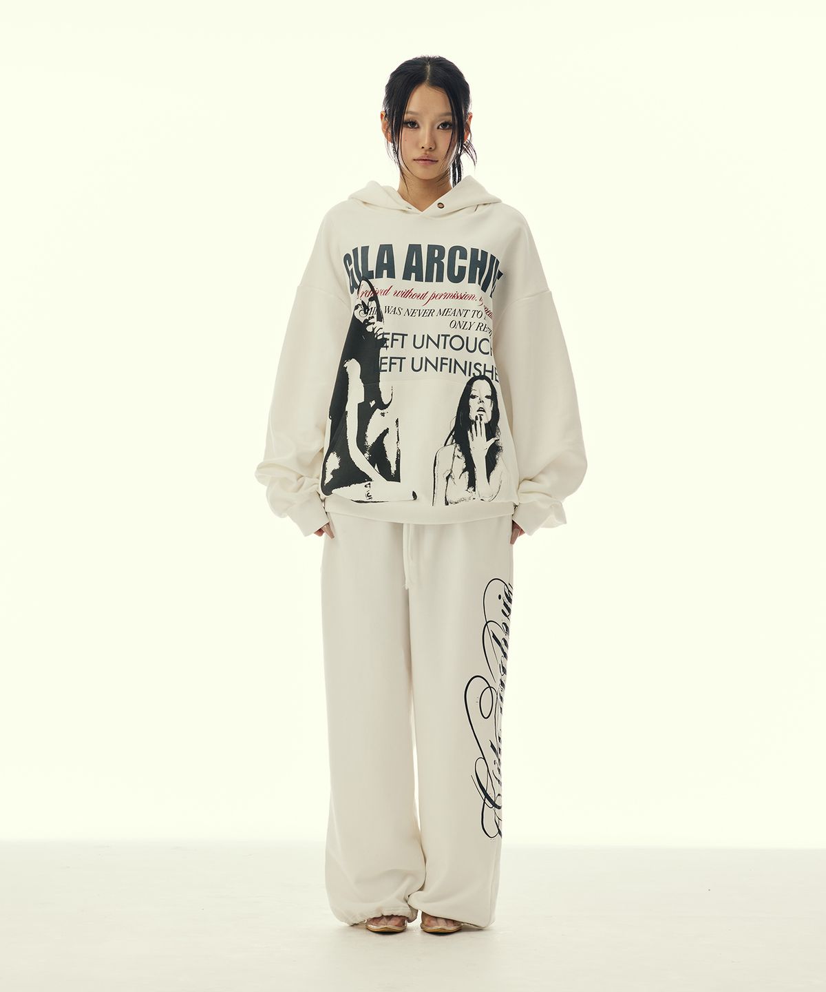 길라아카이브(GILAARCHIVE) TWICE GIRL OVER SIZE HOODED_WHITE