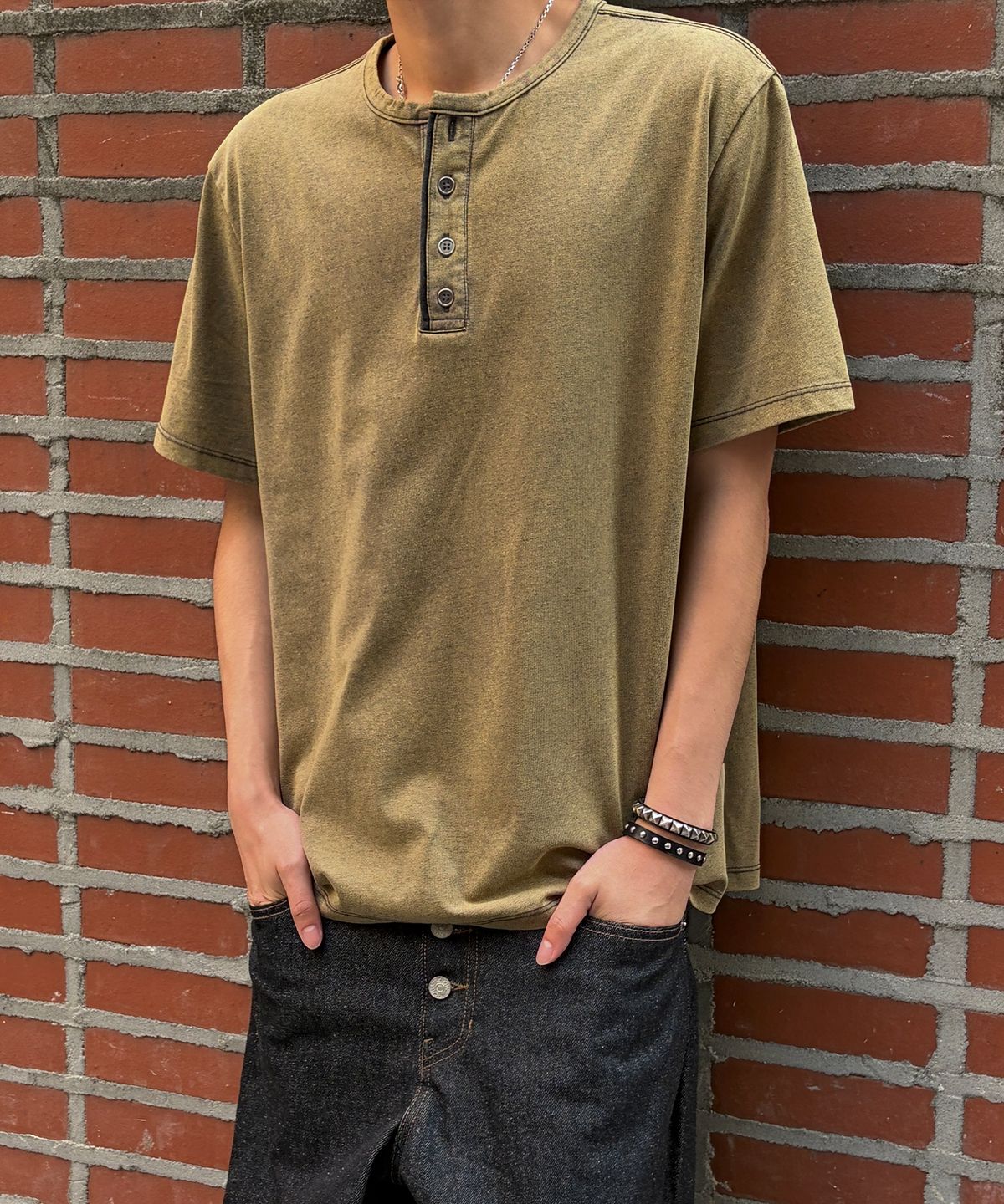 기철(KICHUL) Military Salt Henley T-shirt (Washed Brown)