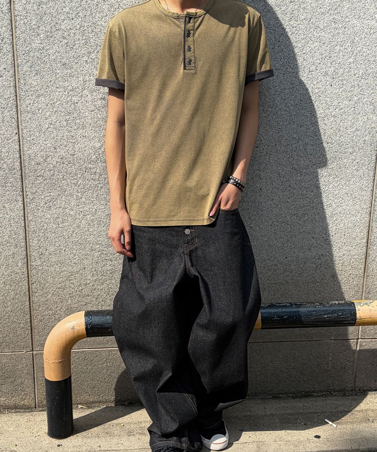 기철(KICHUL) Military Salt Henley T-shirt (Washed Brown)