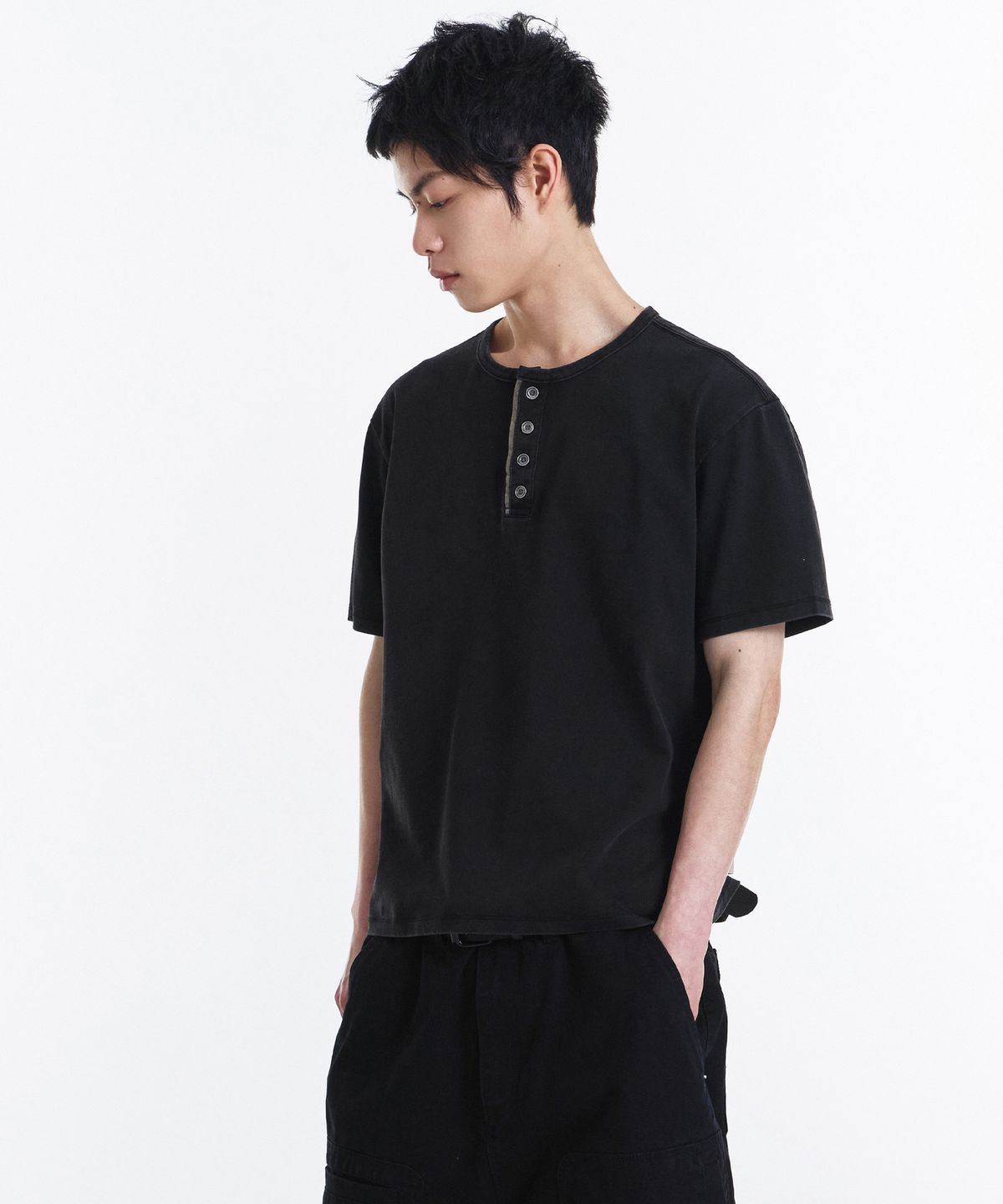 기철(KICHUL) Military Salt Henley T-shirt (Washed Black)