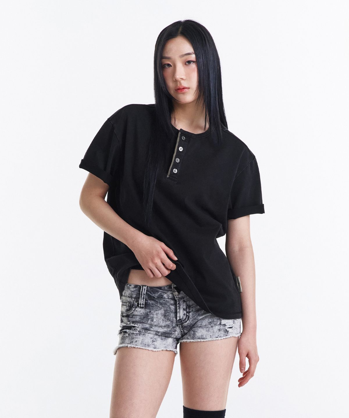 기철(KICHUL) Military Salt Henley T-shirt (Washed Black)