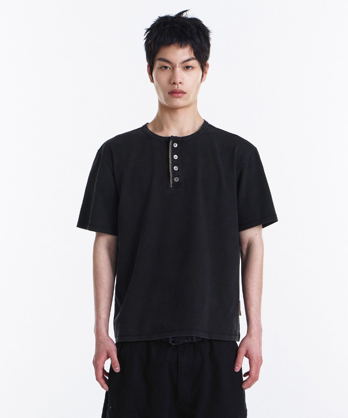 기철(KICHUL) Military Salt Henley T-shirt (Washed Black)
