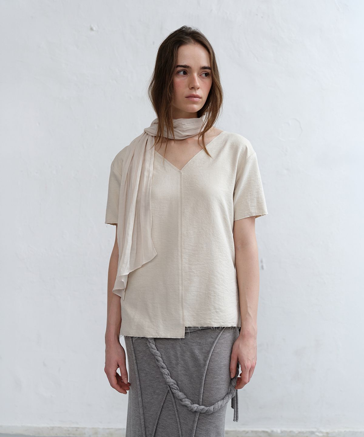 로우타이드(LOW TIDE) CUPRO DRAPE TOP [BEIGE]