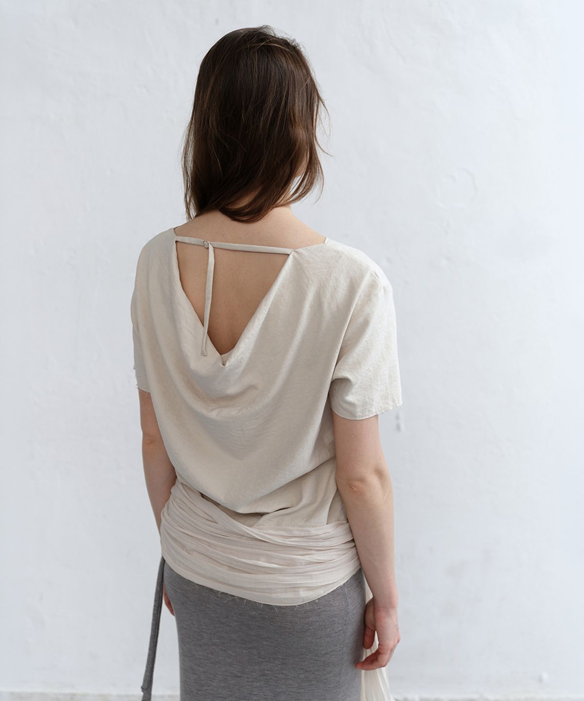 로우타이드(LOW TIDE) CUPRO DRAPE TOP [BEIGE]