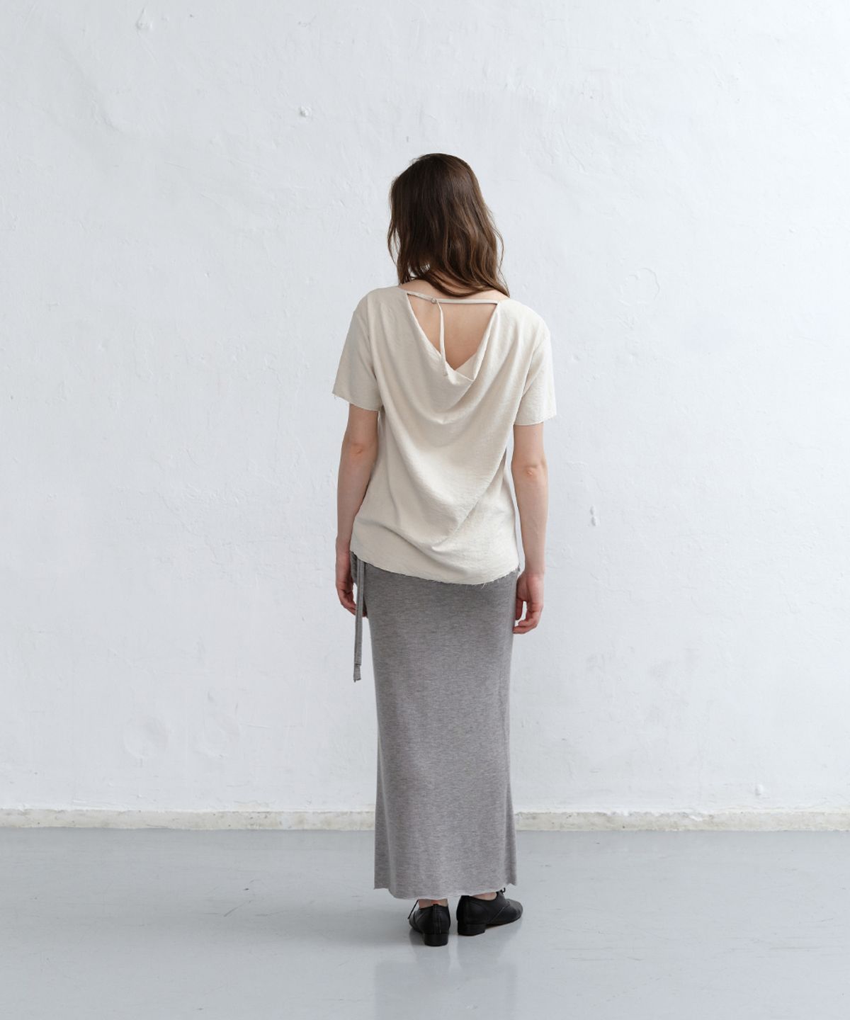 로우타이드(LOW TIDE) CUPRO DRAPE TOP [BEIGE]