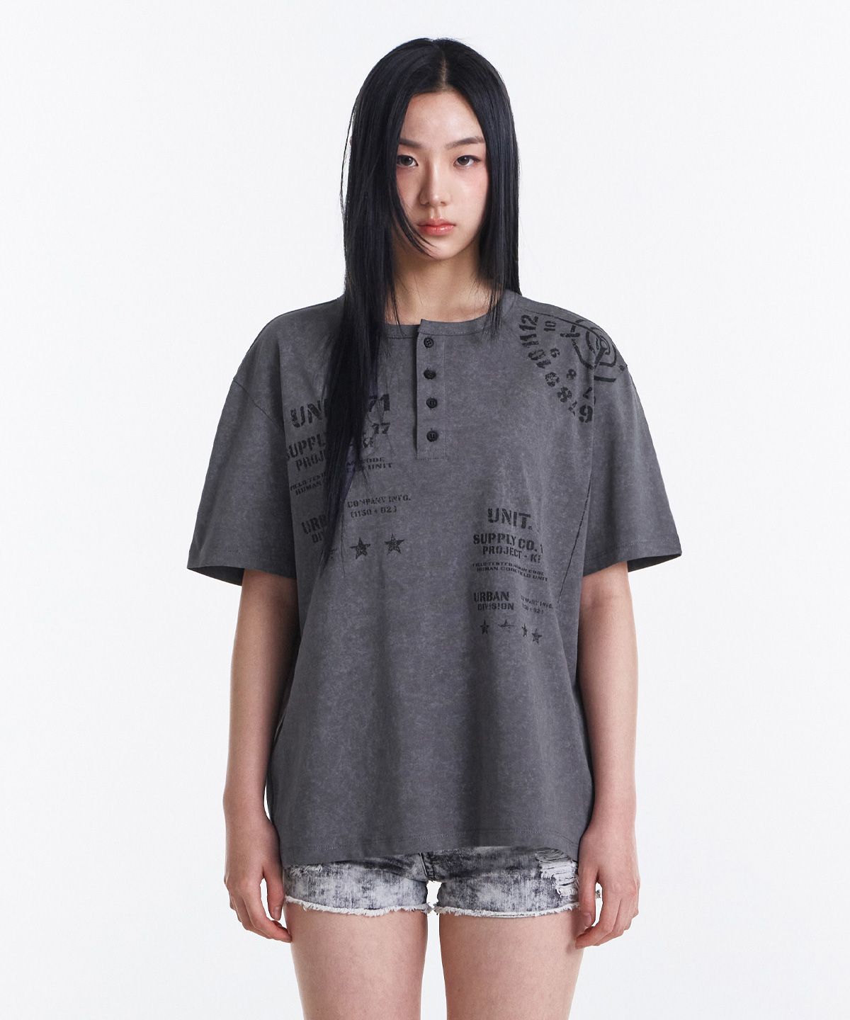 기철(KICHUL) Proto Sight Henley T-shirt (Charcoal)