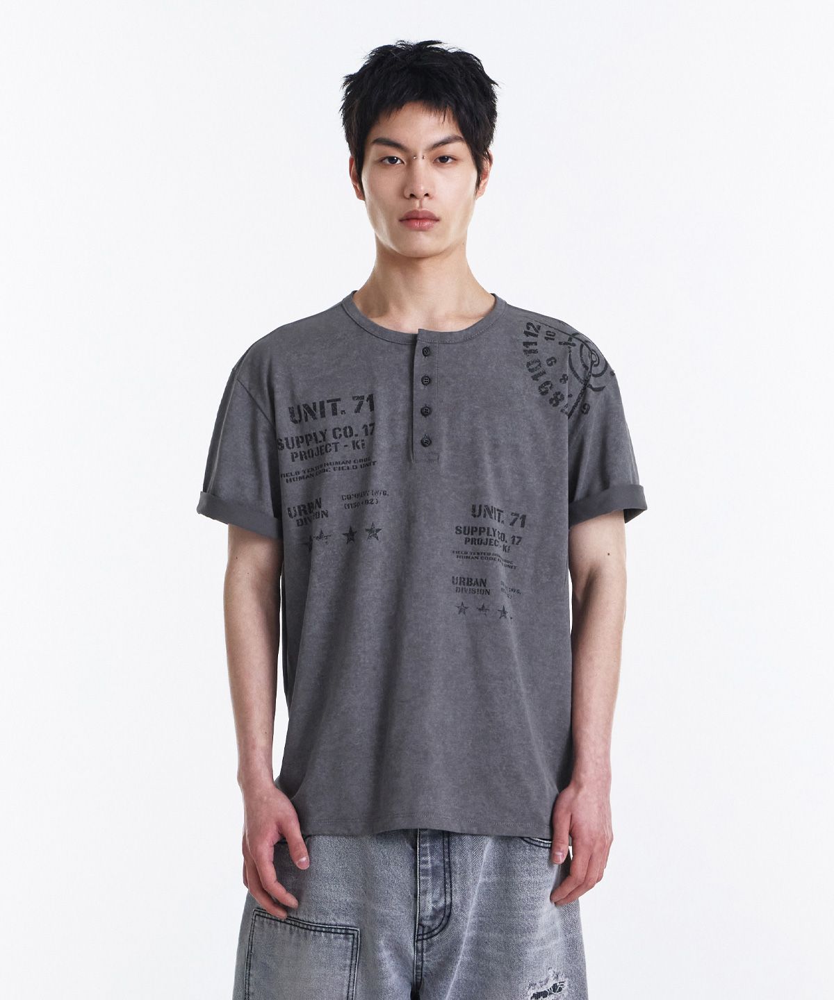 기철(KICHUL) Proto Sight Henley T-shirt (Charcoal)