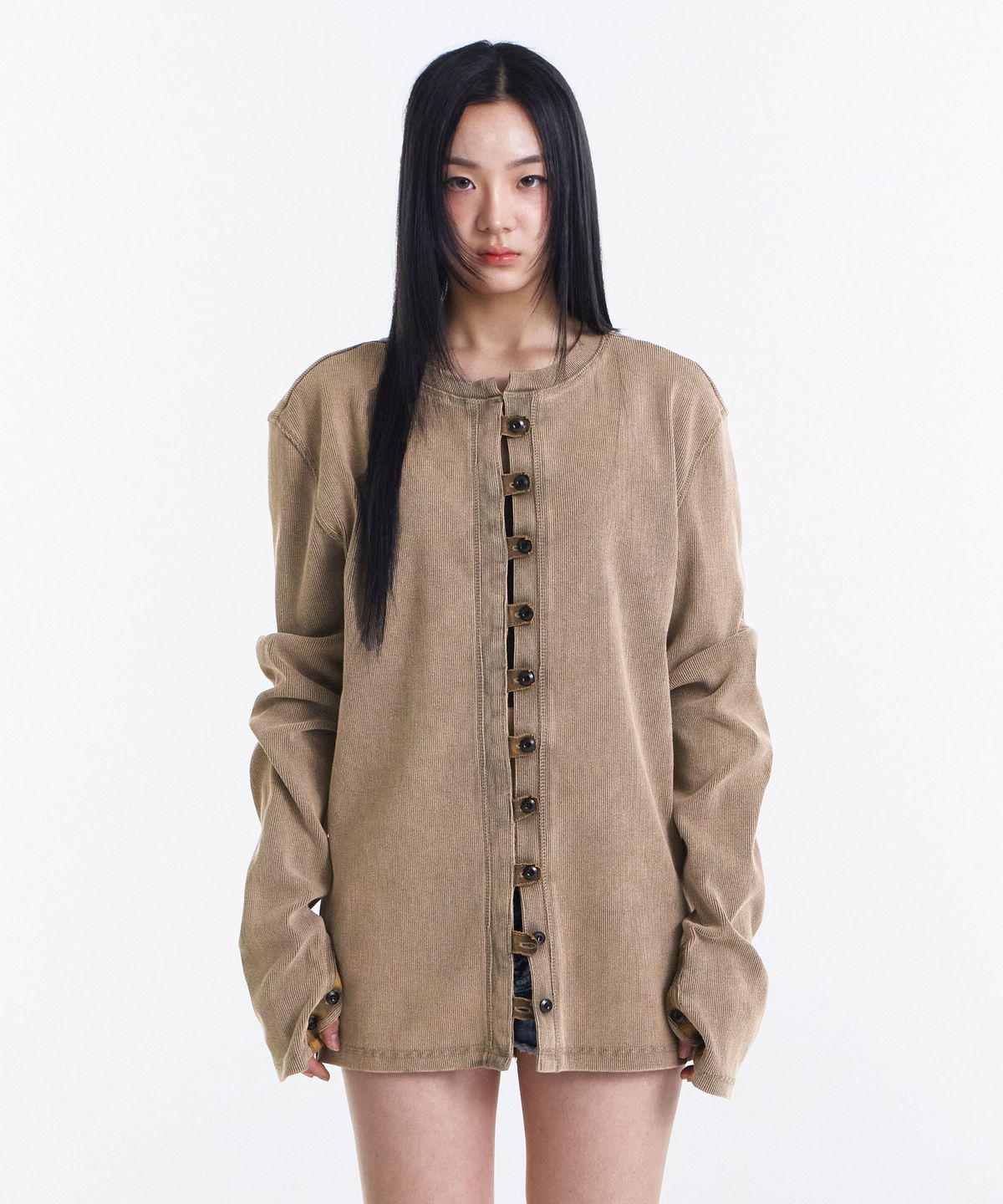 기철(KICHUL) Dense Button Henley Cardigan (Washed Beige)