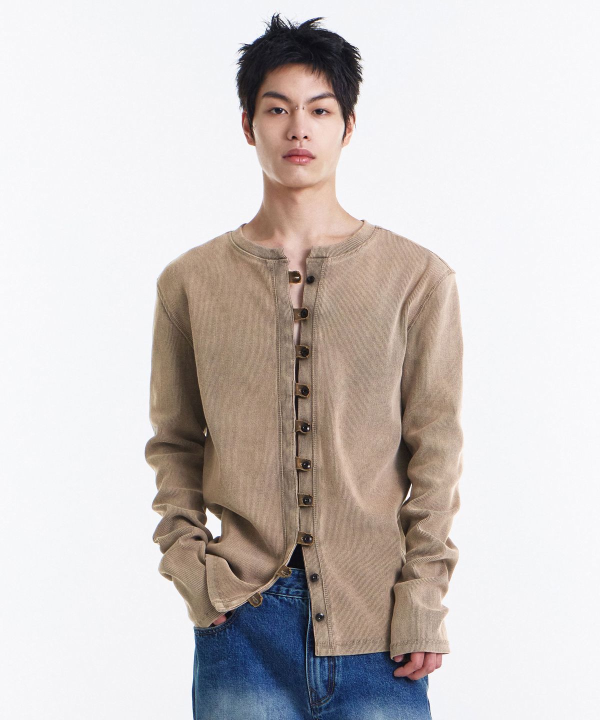 기철(KICHUL) Dense Button Henley Cardigan (Washed Beige)