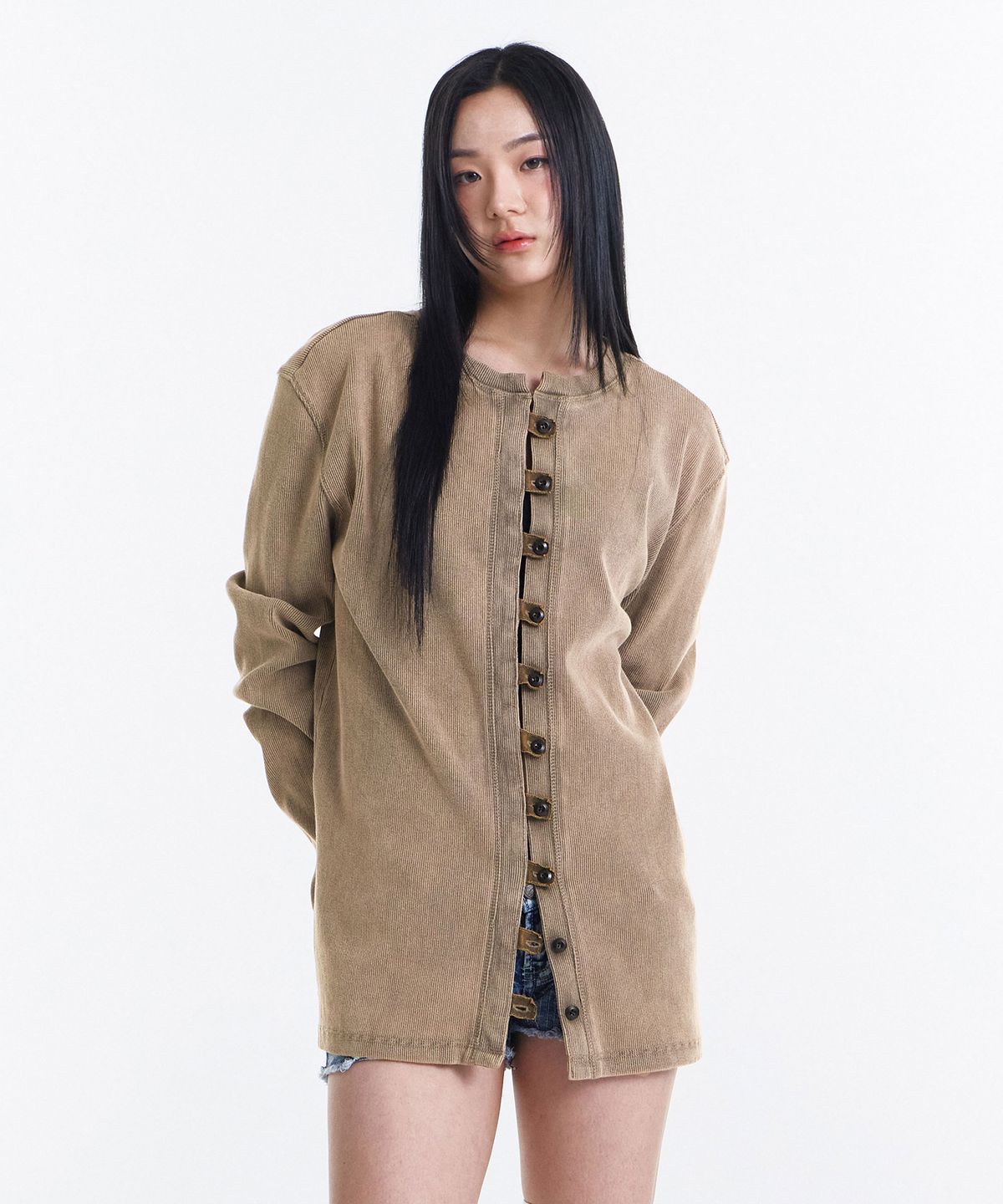 기철(KICHUL) Dense Button Henley Cardigan (Washed Beige)