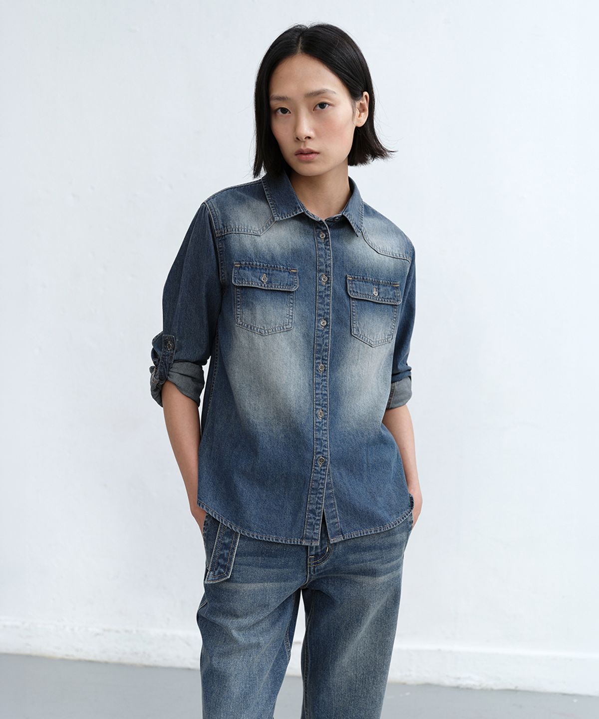 로우타이드(LOW TIDE) STITCHED BUTTON DENIM SHIRT [BLUE]