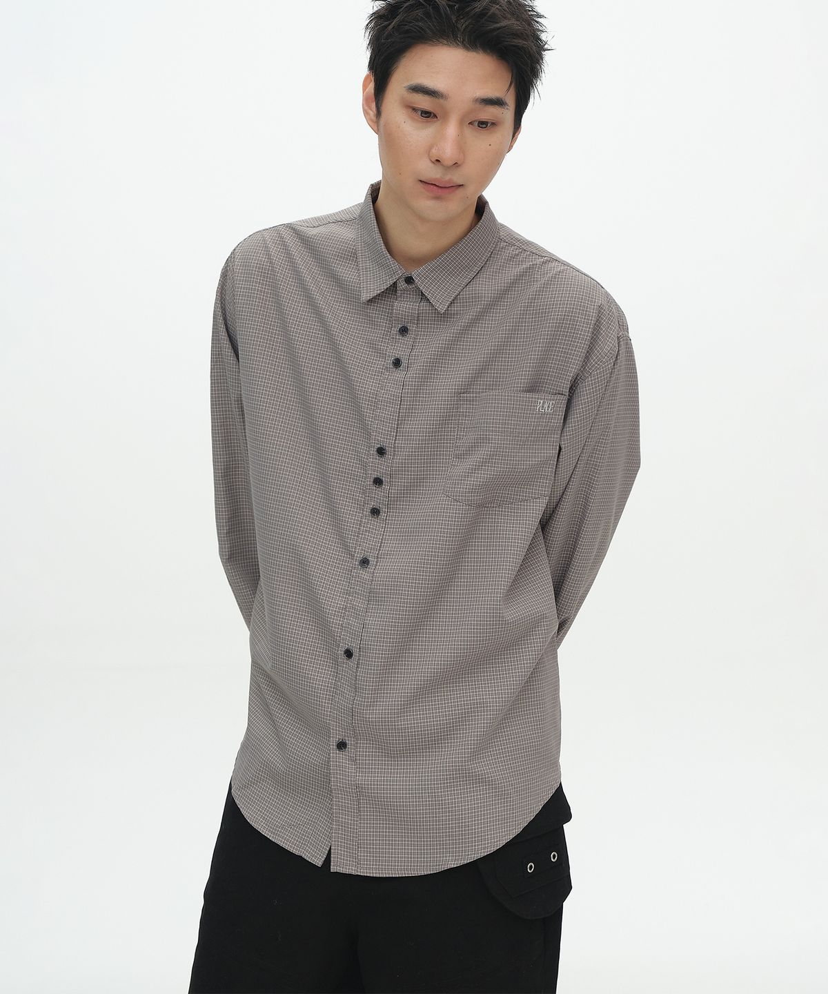 플레이스스튜디오맨(PLACESTUDIOMAN) 깅엄 클래식 더블 버튼 디테일 빈티지 포레스트 원포켓 오버핏 잔체크 셔츠 _2COLOR