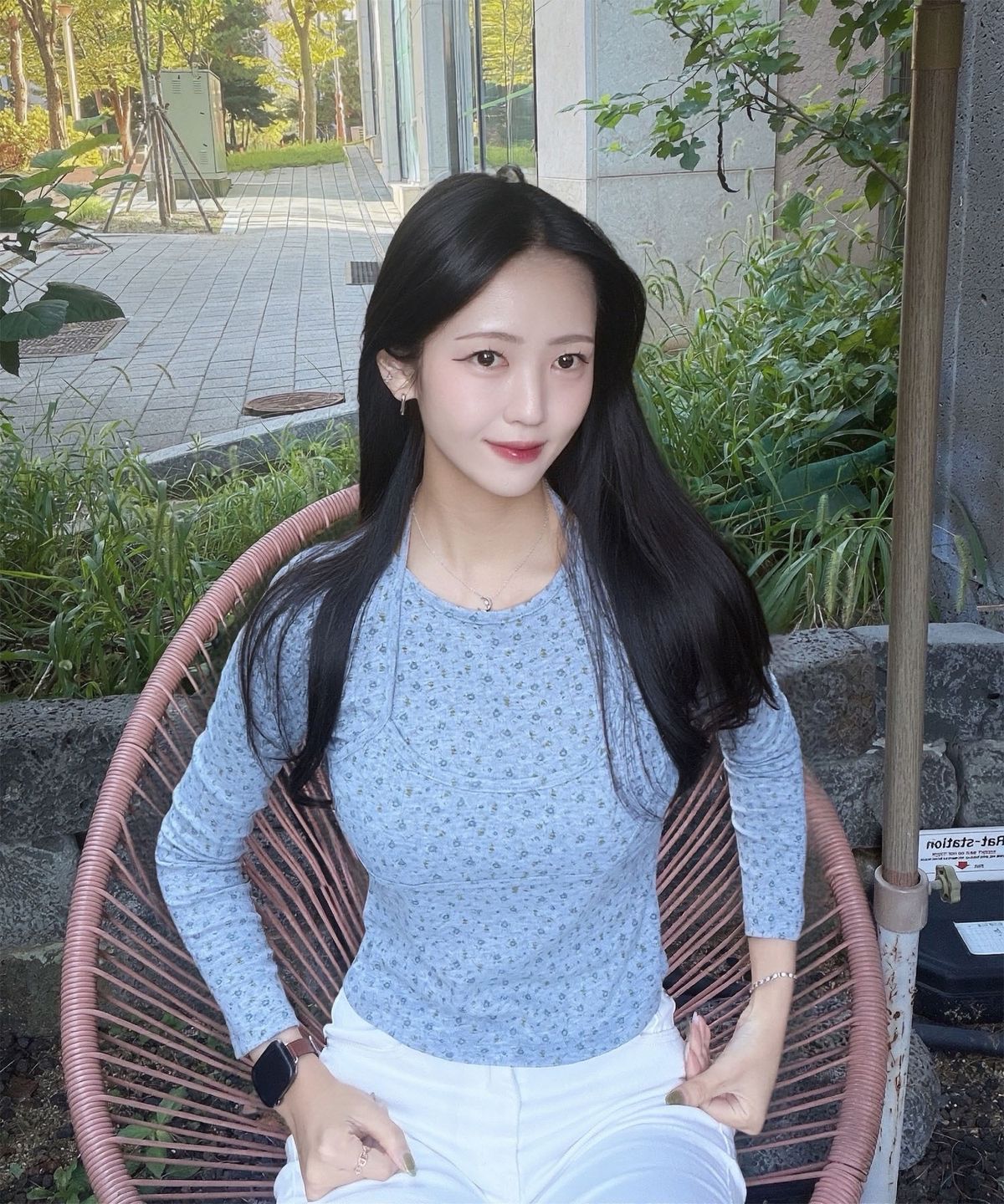 어썸스튜디오(AWESOME STUDIO) 플라워 패턴 레이어드 탑 그레이