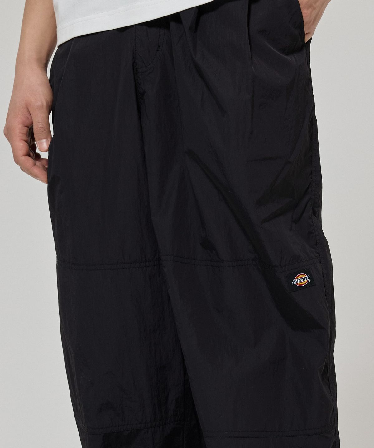 디키즈(DICKIES) 투 턱 라이트 나일론 팬츠 Black
