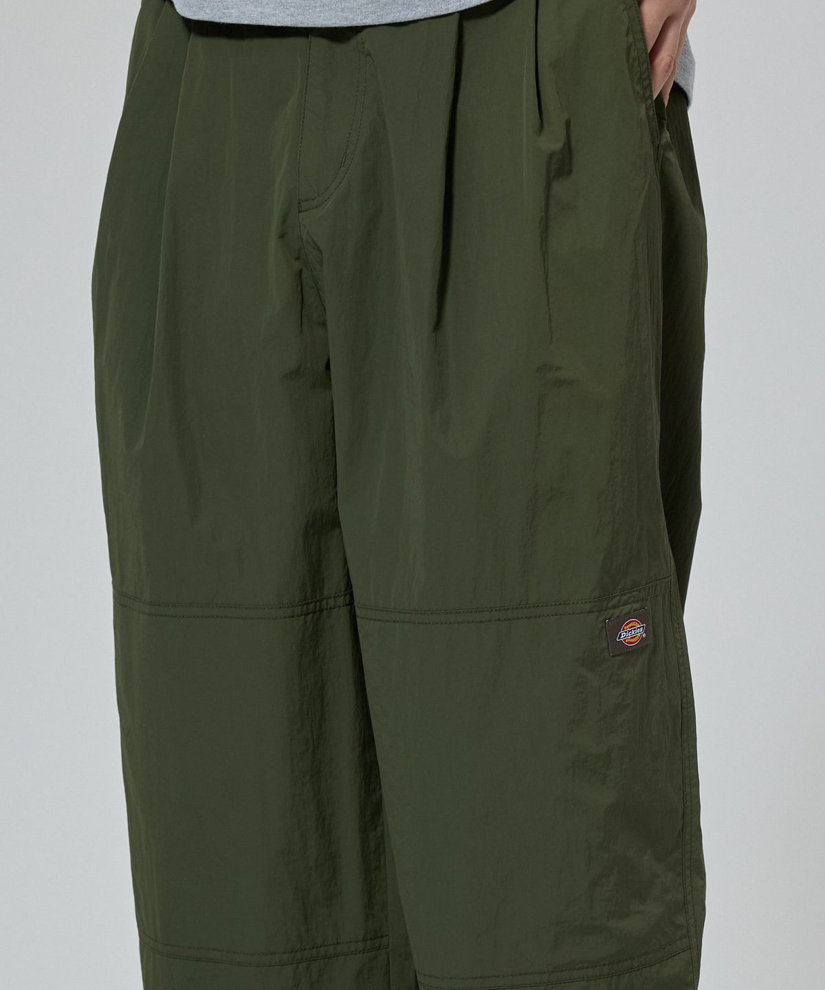 디키즈(DICKIES) 투 턱 라이트 나일론 팬츠 Olive