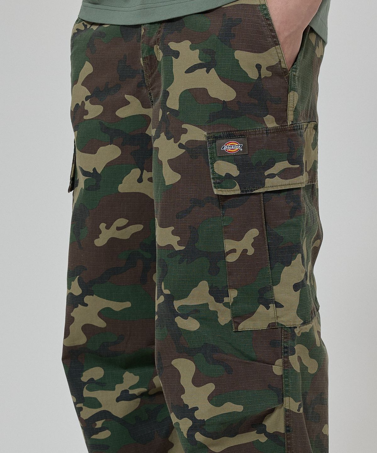 디키즈(DICKIES) 워시드 루즈핏 트윌 카고 팬츠 Camo