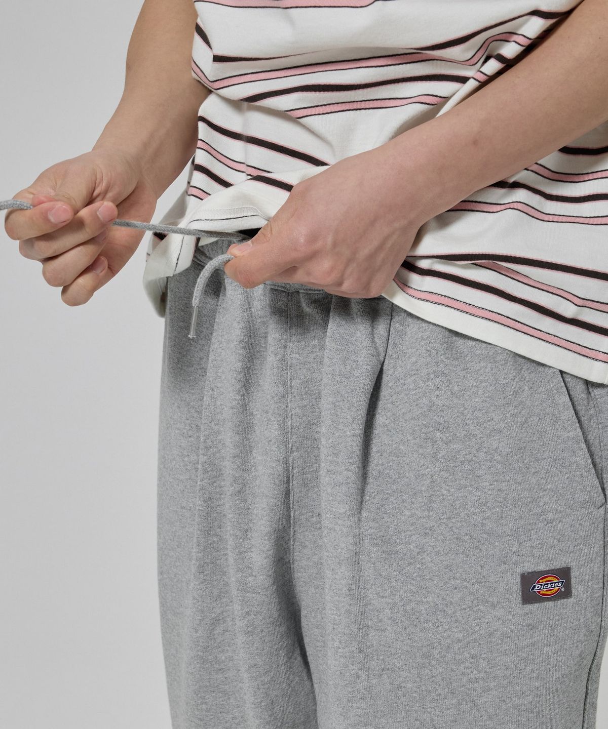 디키즈(DICKIES) 루즈핏 원턱 스웨트 팬츠 Melange