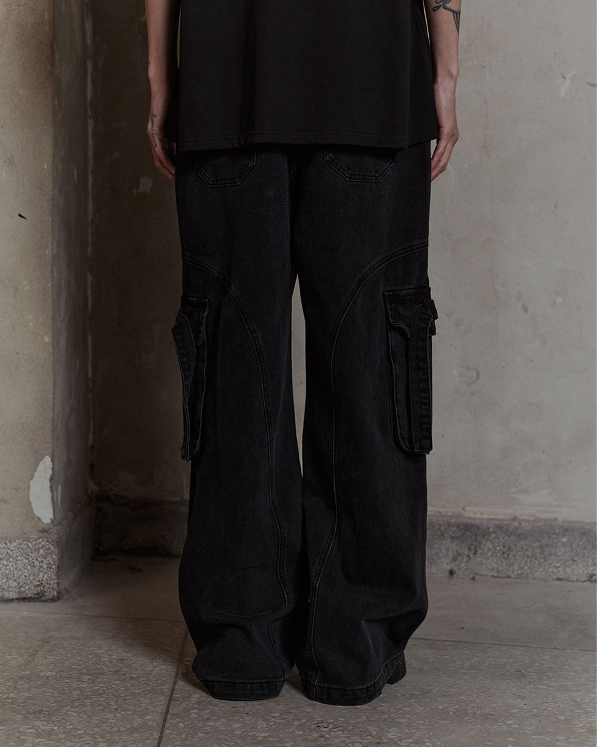 덤(THUMB) Bondage Cargo Wide pants