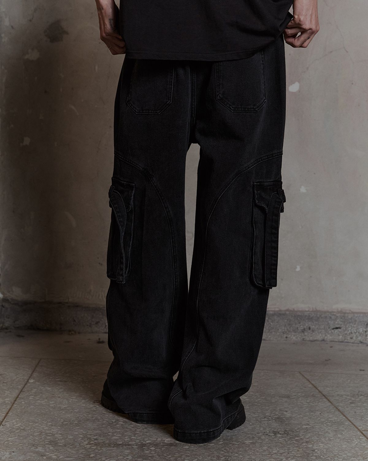 덤(THUMB) Bondage Cargo Wide pants
