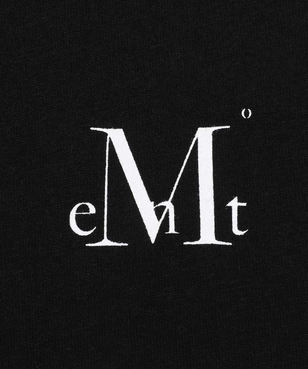 무센트(MUCENT) 시그니처 백 라운드 원형 로고 긴팔 티 (2컬러)