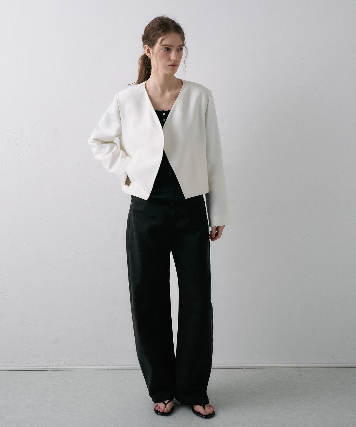 라메레이(LAMEREI) V-Neck Curved Short Jacket[LMBFSPJK110]-2color