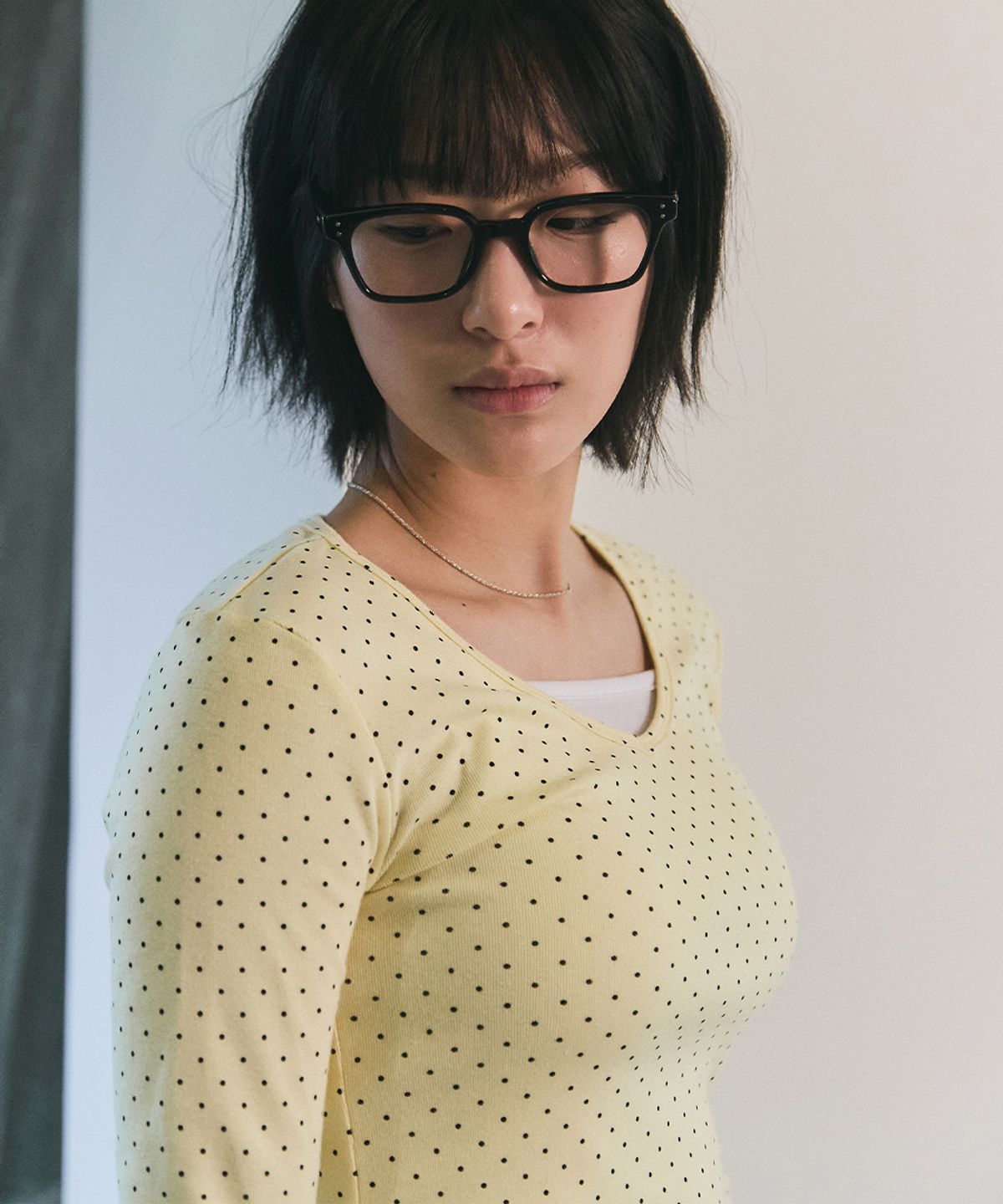 블루썬플라워(BLUESUNFLOWER) 도트 브이넥 7부 티셔츠