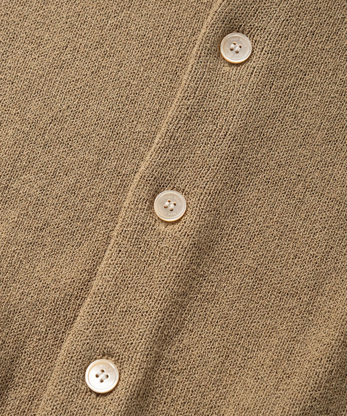 넌블랭크(NONBLANK) 크롭 카라 LS 가디건_BEIGE