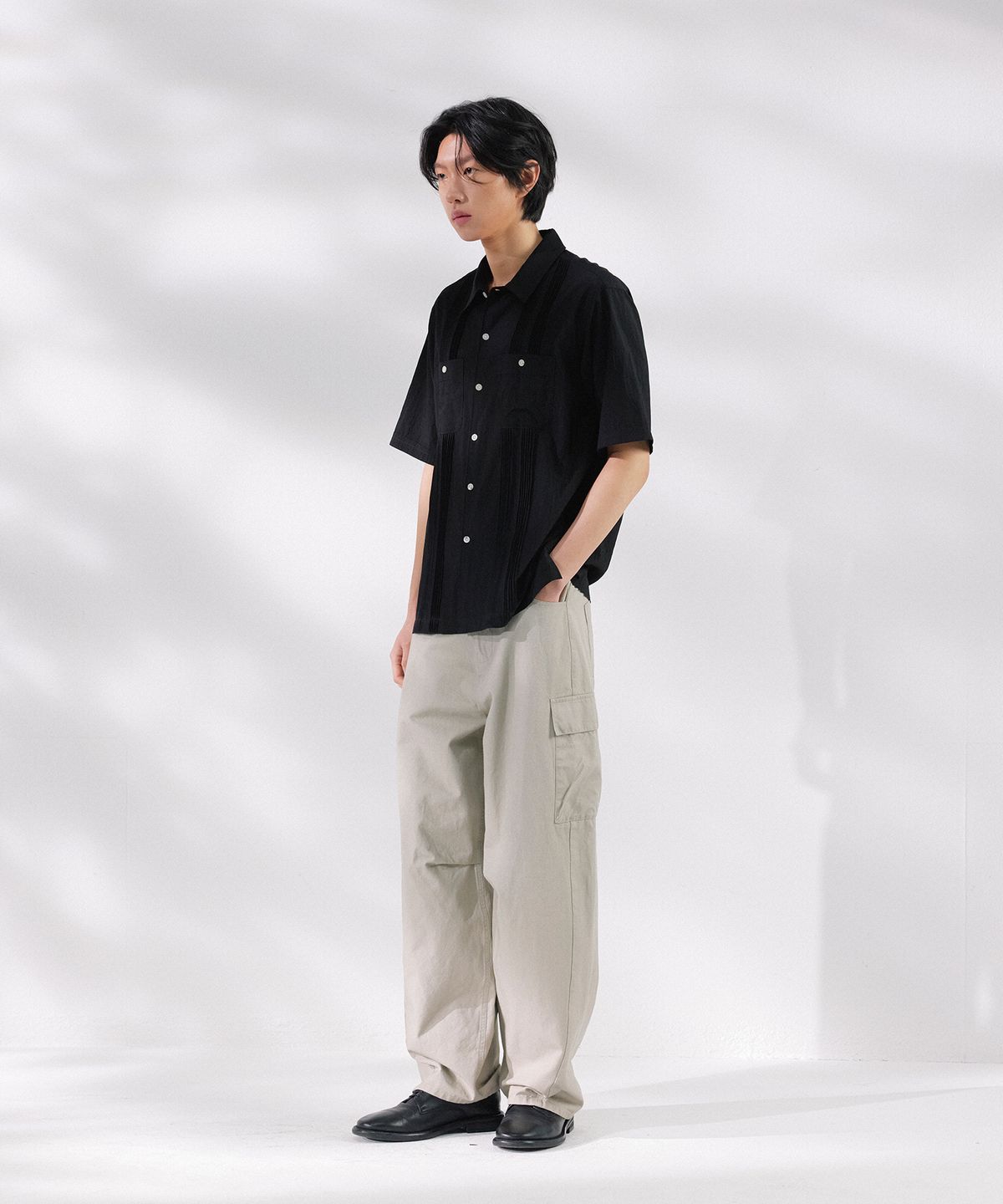 넌블랭크(NONBLANK) 워시드 와이드 커브드 카고 팬츠_BEIGE