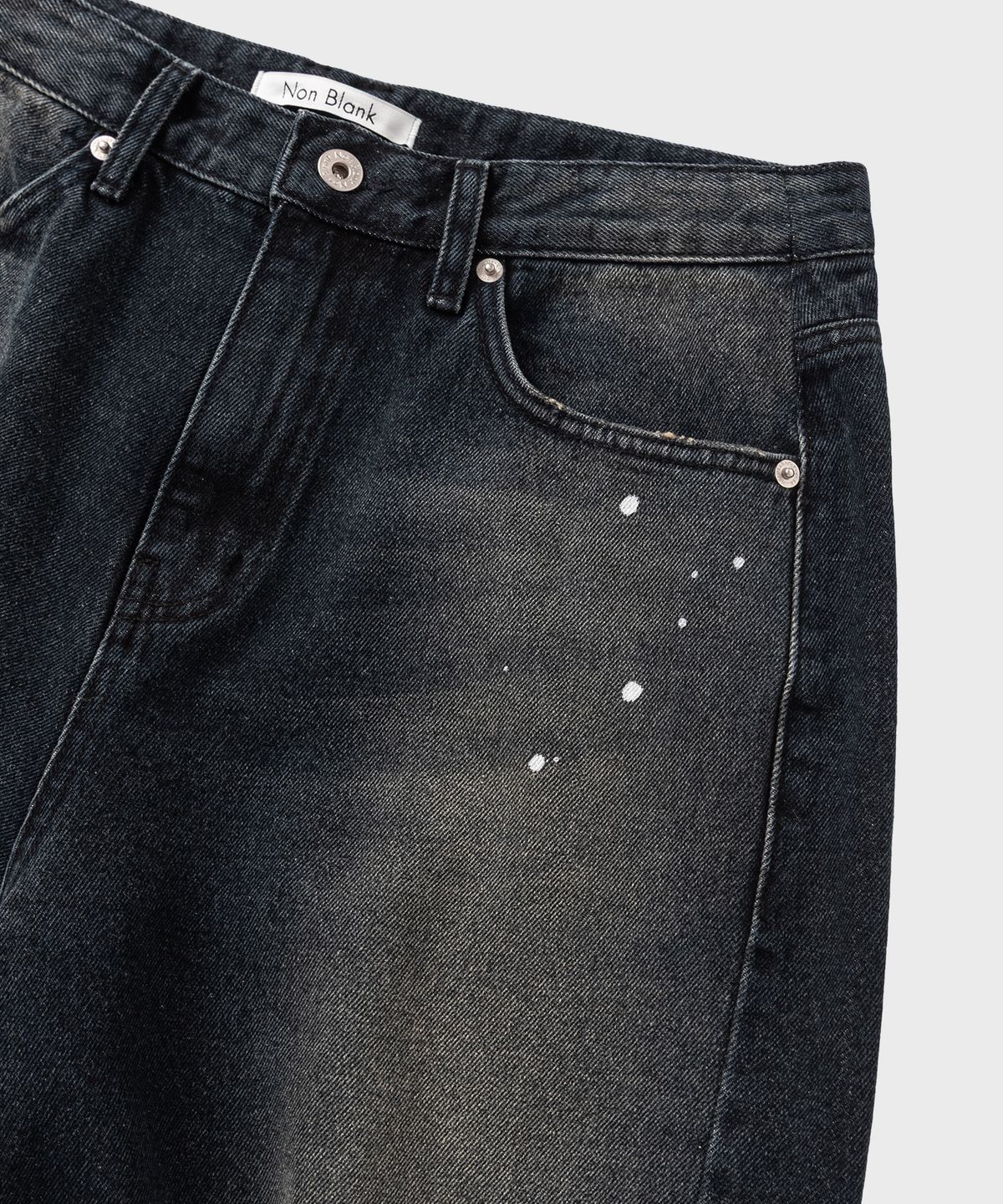 넌블랭크(NONBLANK) 와이드 커브드 데님 팬츠_INDIGO
