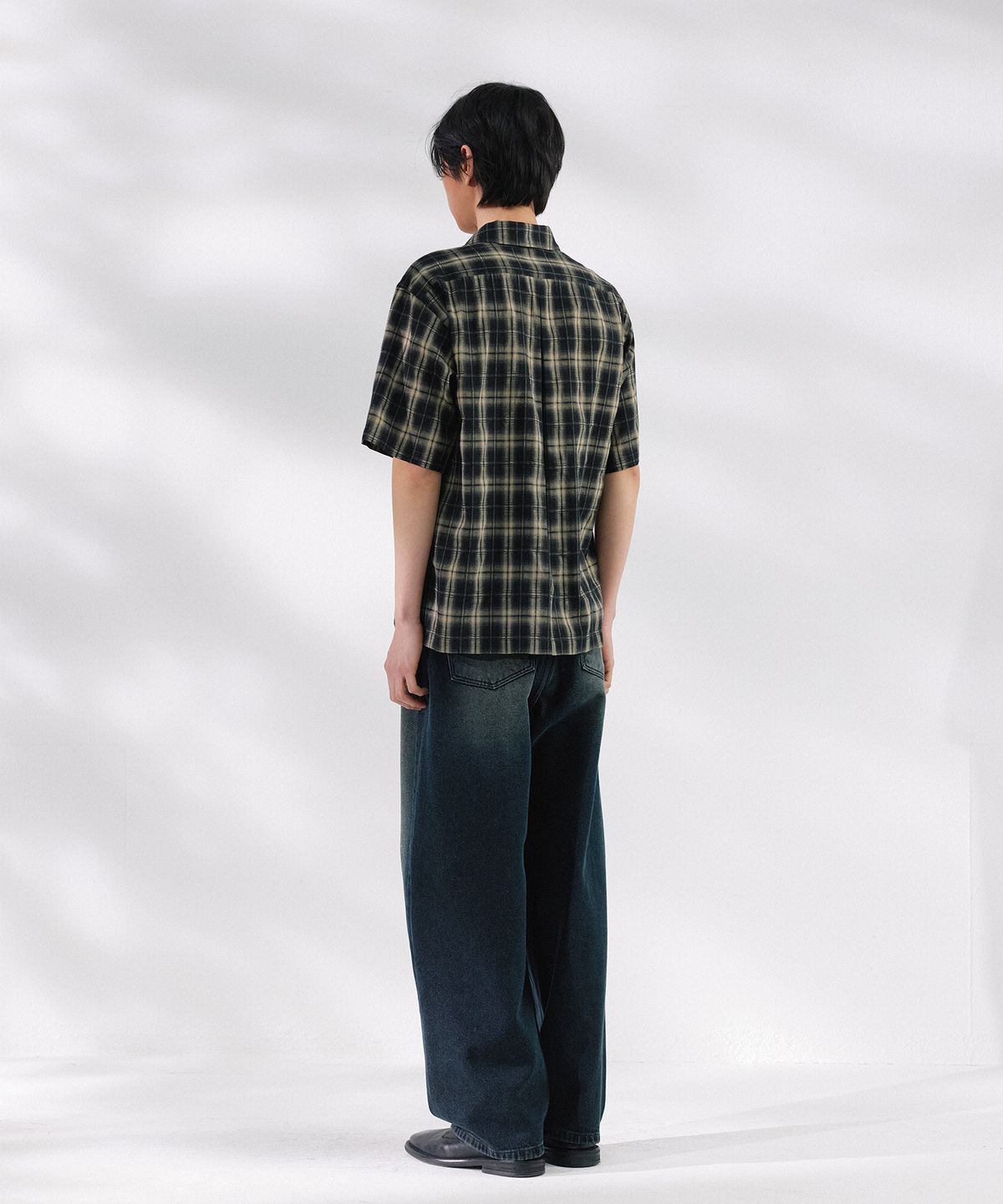 넌블랭크(NONBLANK) 와이드 커브드 데님 팬츠_INDIGO