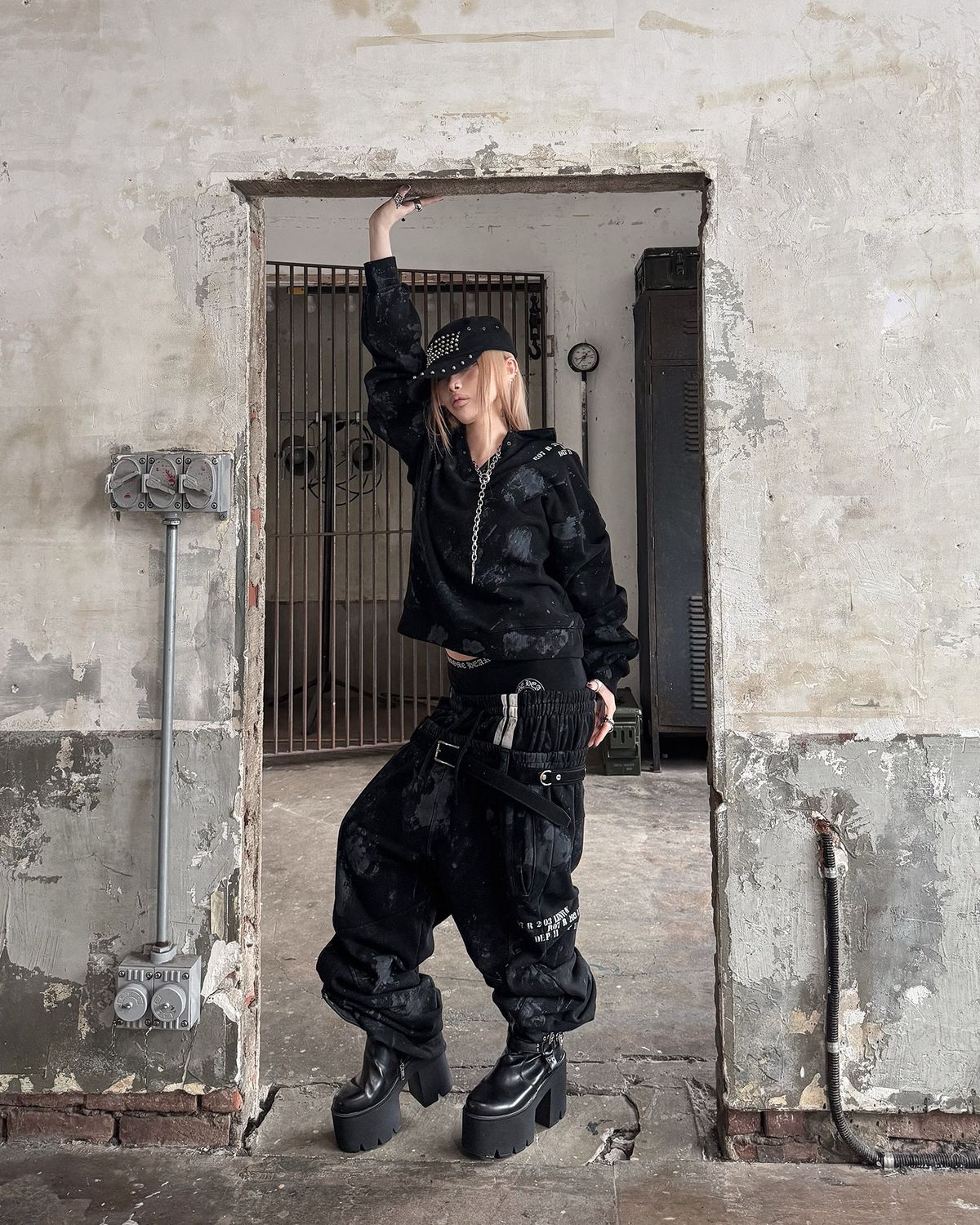 로어링라드(ROARINGRAD) W.더티 더블 웨이스트 스웻 팬츠 블랙