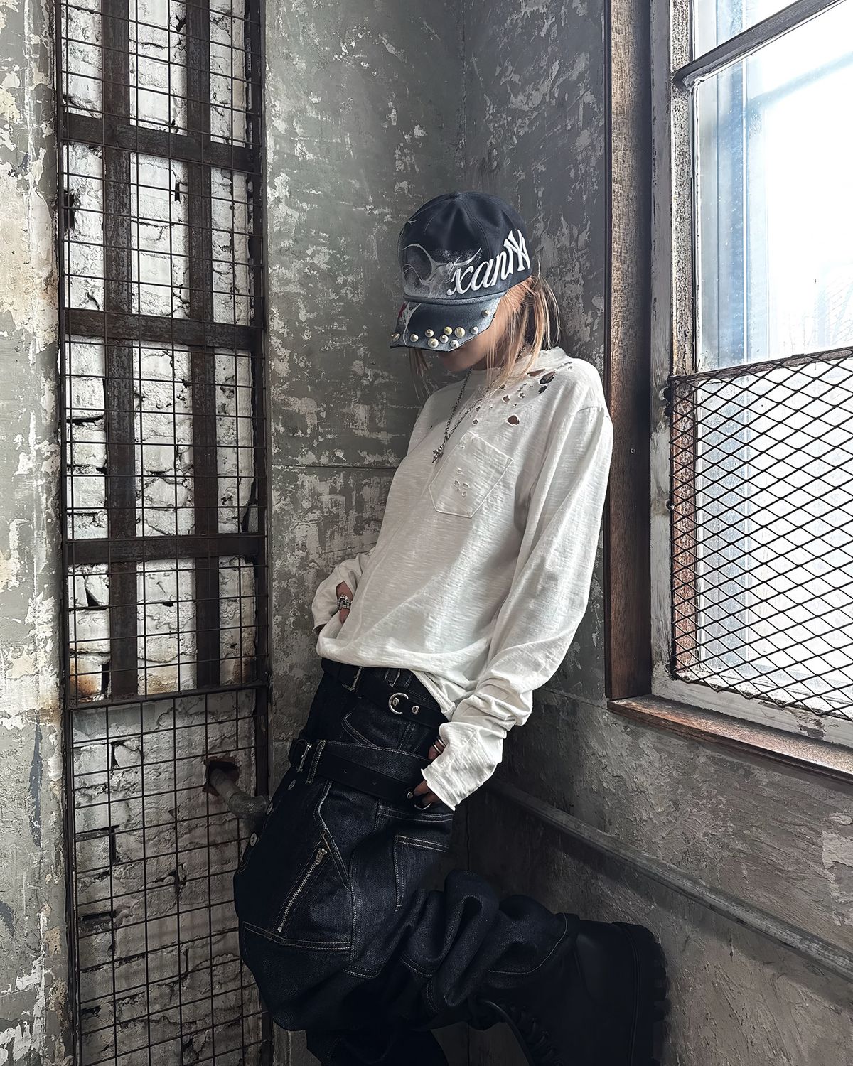 로어링라드(ROARINGRAD) W.슬럽 디스트로이드 롱 슬리브 화이트