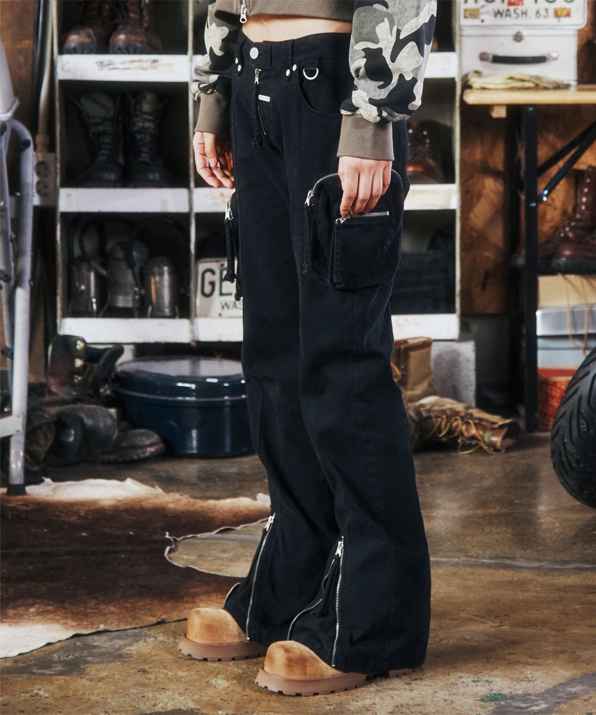 더바이닐하우스(THEVINYLHOUSE) WASHED MILITARY CARGO PANTS(W) BLACK