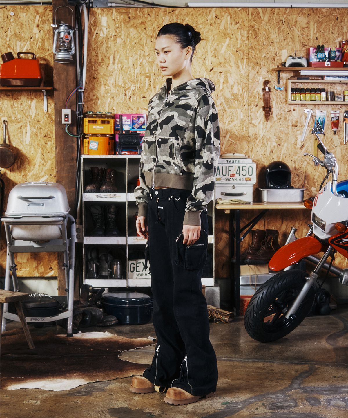 더바이닐하우스(THEVINYLHOUSE) WASHED MILITARY CARGO PANTS(W) BLACK