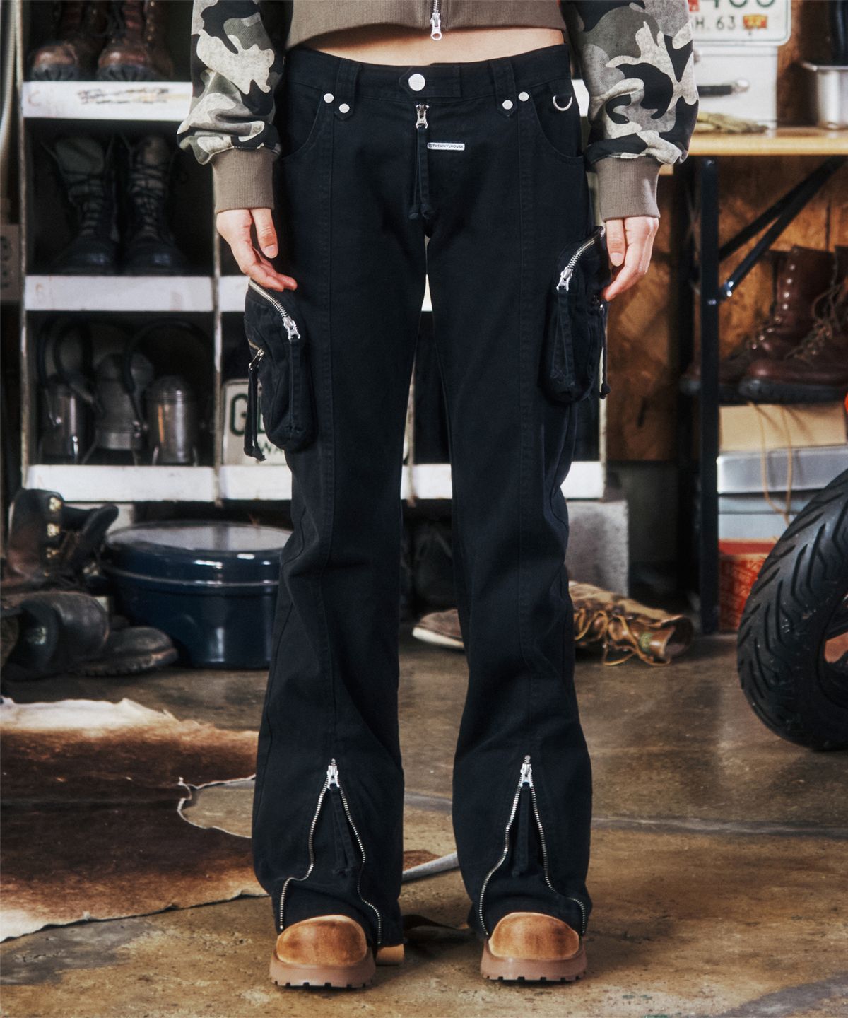 더바이닐하우스(THEVINYLHOUSE) WASHED MILITARY CARGO PANTS(W) BLACK