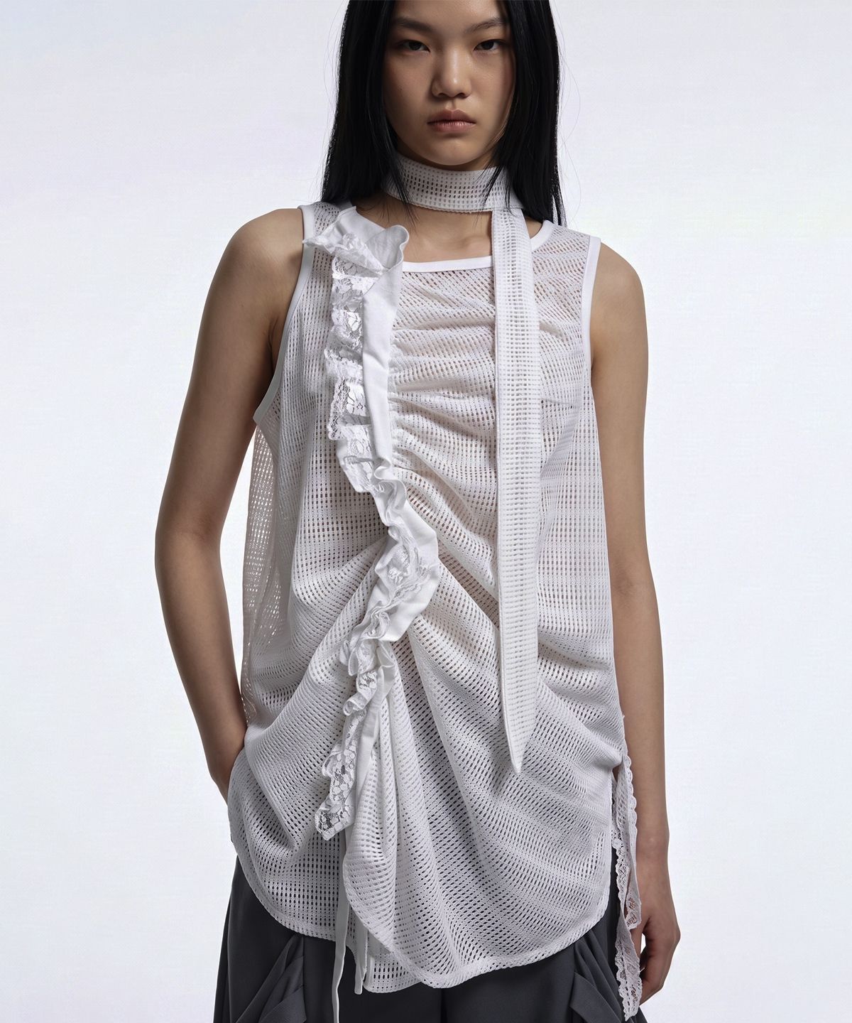 정도(JUNGDO) MASH FLOWING SLEEVELESS . WHITE