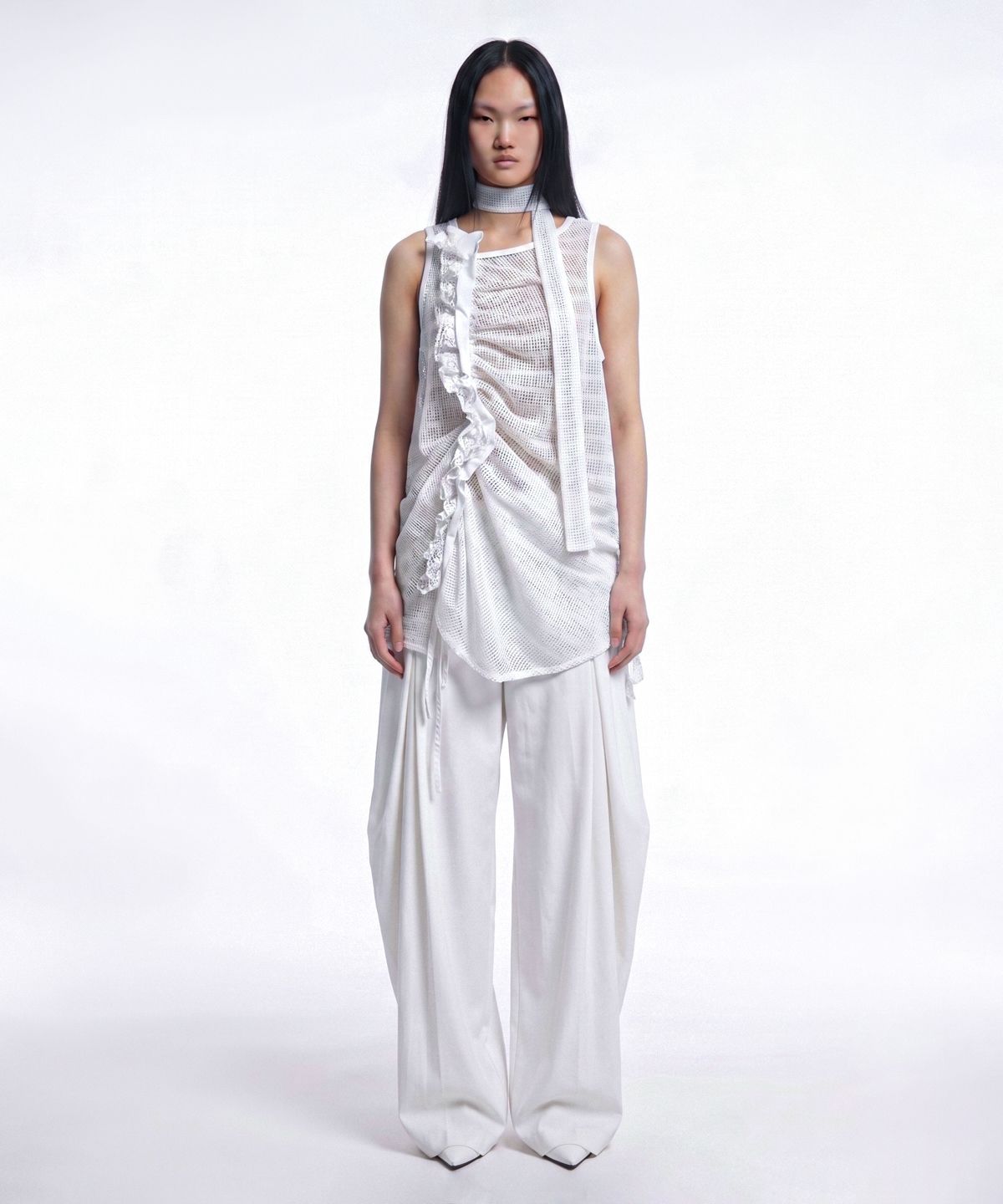 정도(JUNGDO) MASH FLOWING SLEEVELESS . WHITE