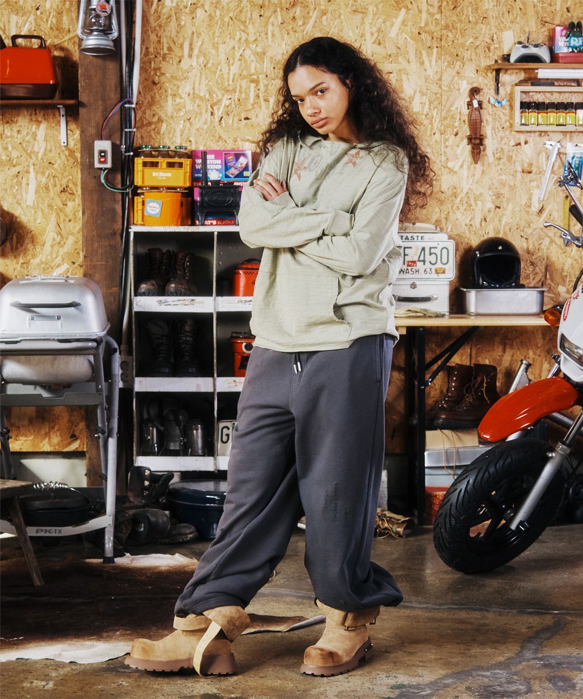 더바이닐하우스(THEVINYLHOUSE) DAMAGED SWEAT PANTS CHARCOAL