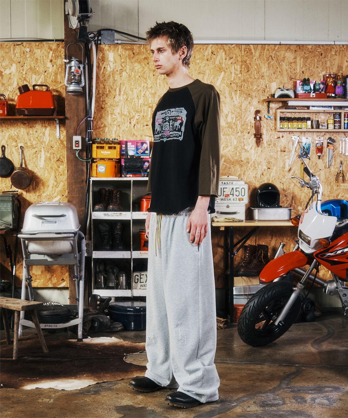 더바이닐하우스(THEVINYLHOUSE) DAMAGED SWEAT PANTS GREY