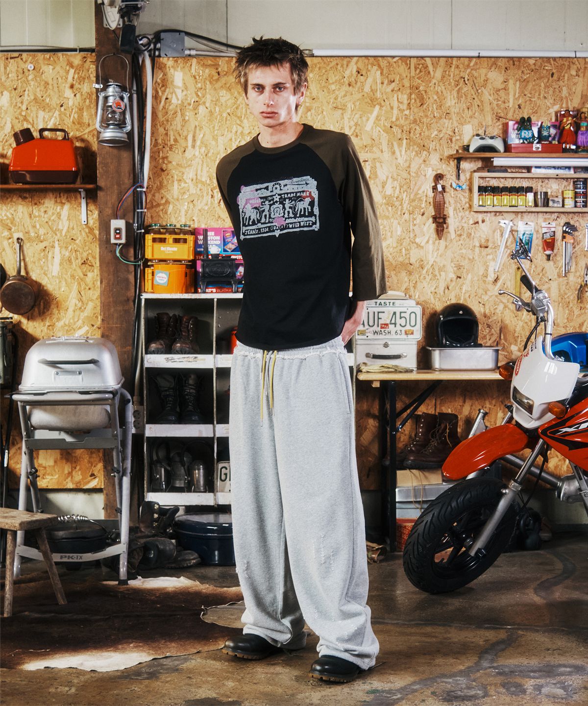 더바이닐하우스(THEVINYLHOUSE) DAMAGED SWEAT PANTS GREY