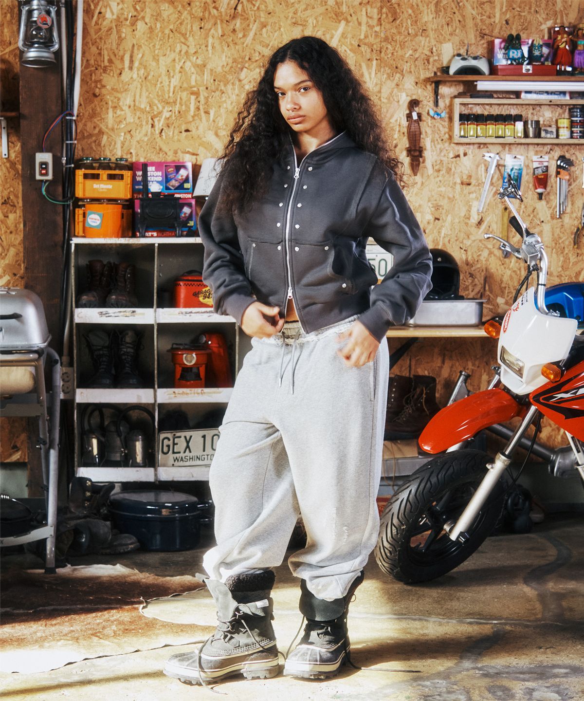 더바이닐하우스(THEVINYLHOUSE) DAMAGED SWEAT PANTS GREY