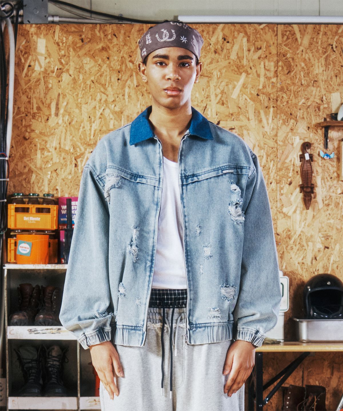 더바이닐하우스(THEVINYLHOUSE) DESTROYED DENIM ZIPUP JACKET LIGHT BLUE
