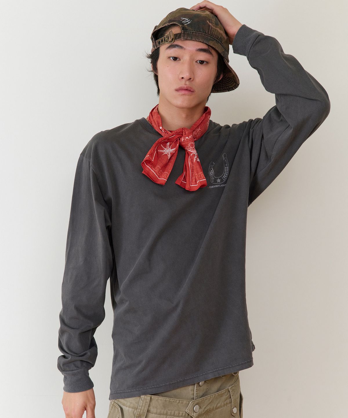 더바이닐하우스(THEVINYLHOUSE) LUCKY HOUSE LS TEE CHARCOAL
