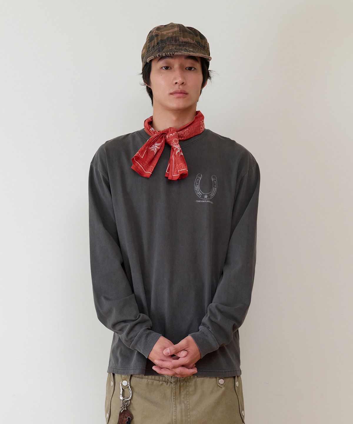 더바이닐하우스(THEVINYLHOUSE) LUCKY HOUSE LS TEE CHARCOAL