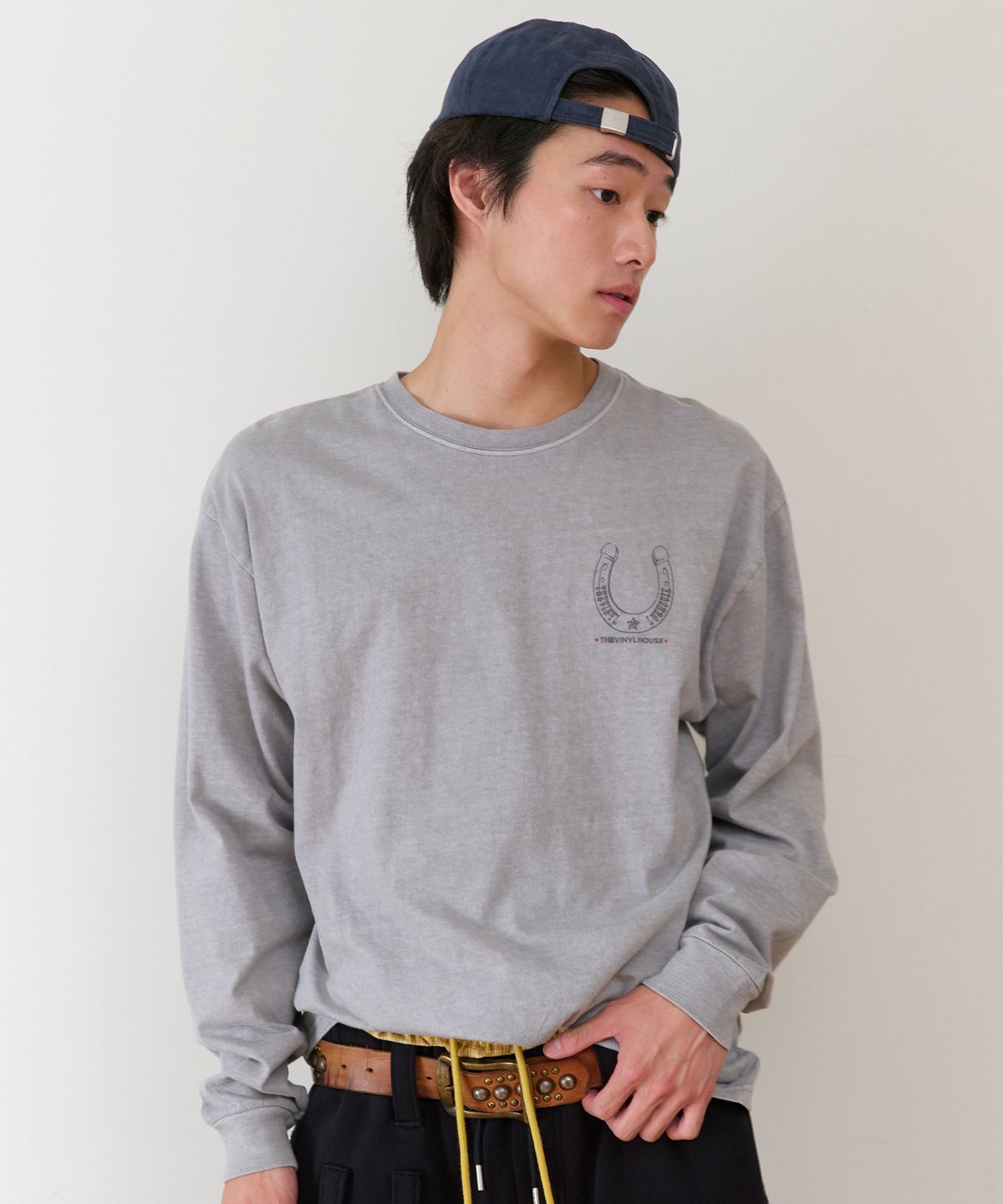 더바이닐하우스(THEVINYLHOUSE) LUCKY HOUSE LS TEE GREY