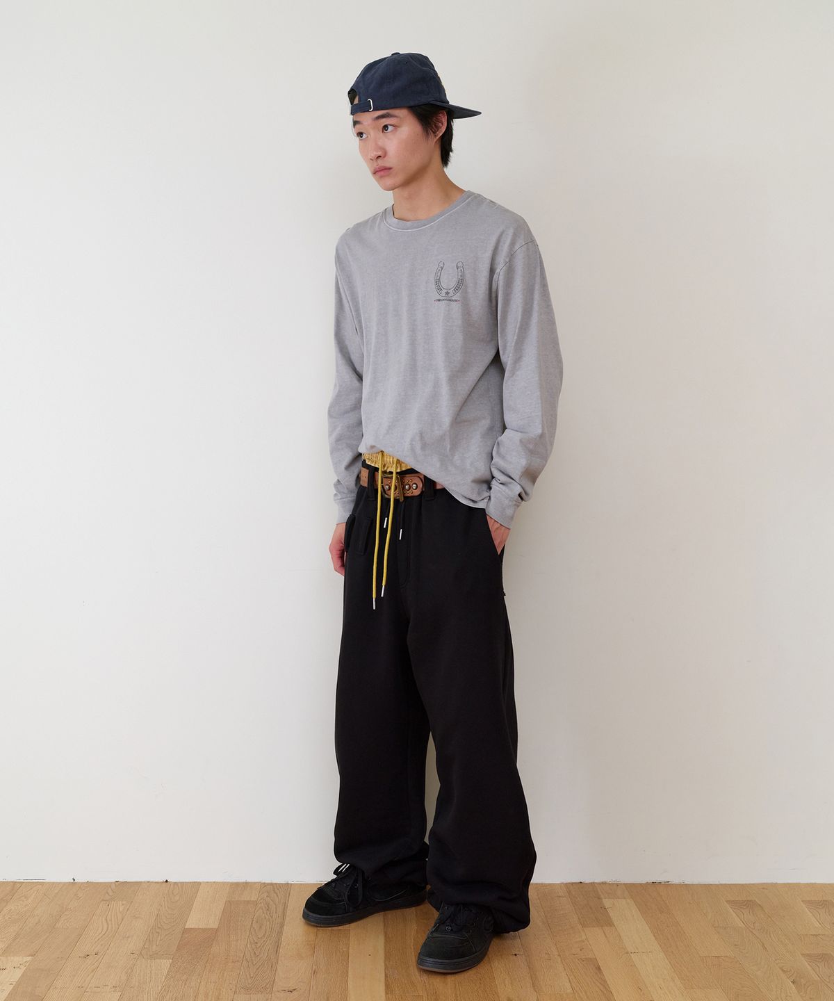 더바이닐하우스(THEVINYLHOUSE) LUCKY HOUSE LS TEE GREY