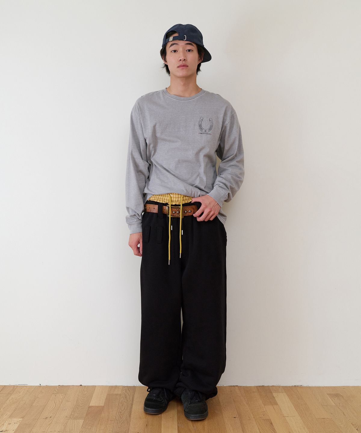 더바이닐하우스(THEVINYLHOUSE) LUCKY HOUSE LS TEE GREY