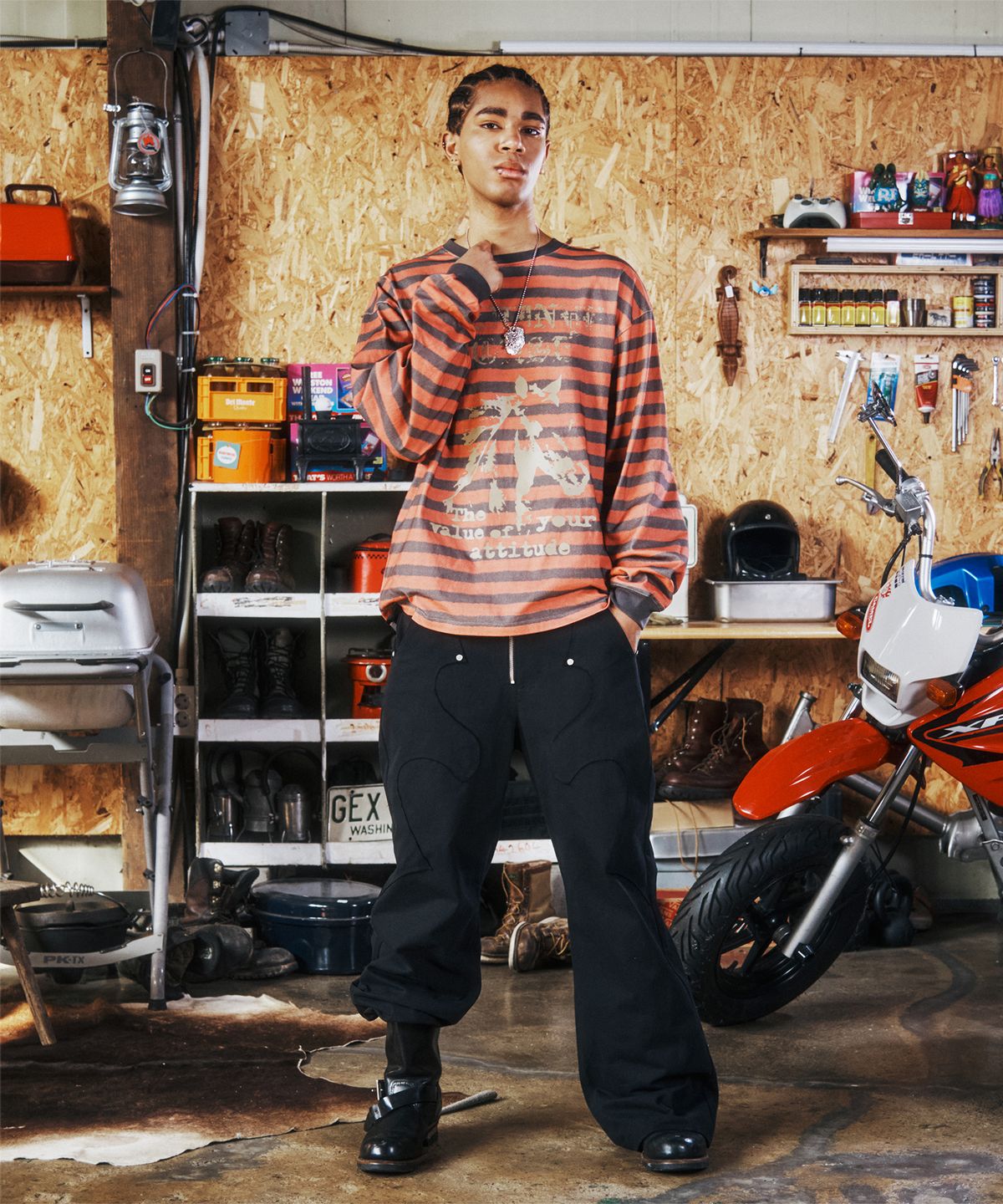더바이닐하우스(THEVINYLHOUSE) BLEED STRIPE LS TEE RED