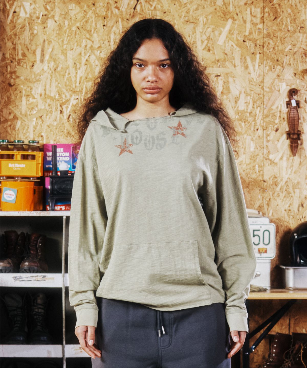 더바이닐하우스(THEVINYLHOUSE) CUT-OFF OVER SLUB HOODIE LS TEE (W) KHAKI