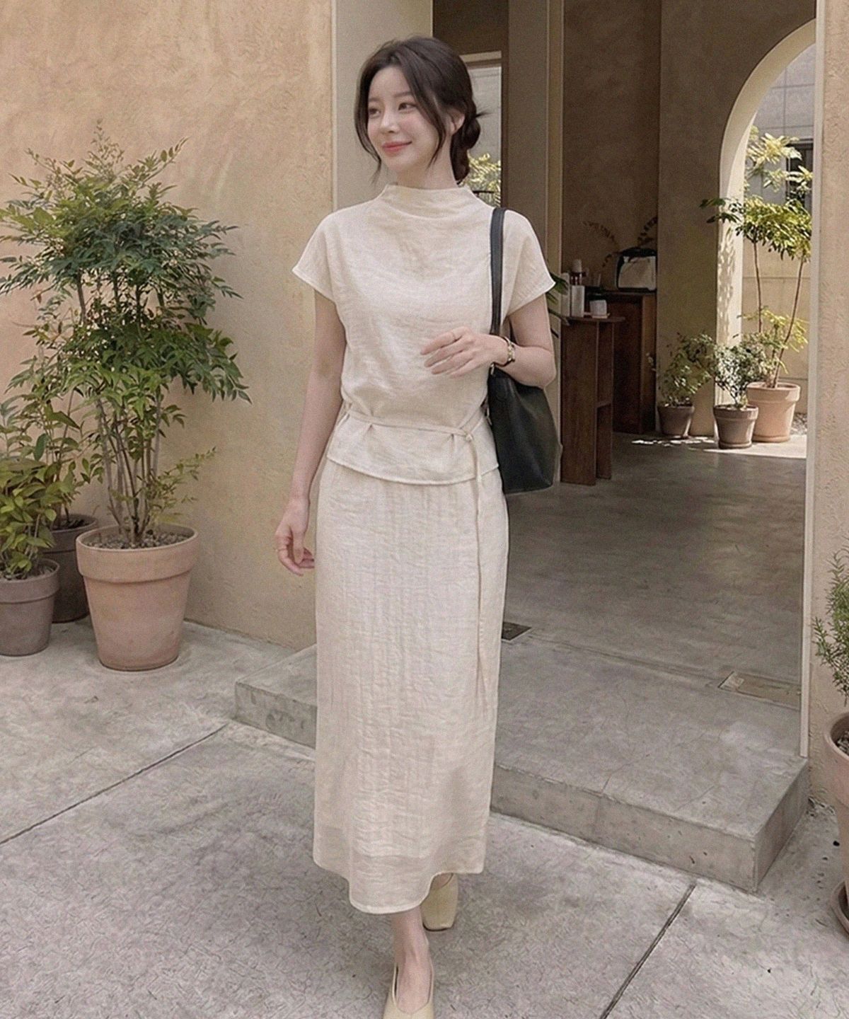 라메레이(LAMEREI) Linkle High-Neck Cap Sleeve Blouse[LMBFSPSH322]-2color